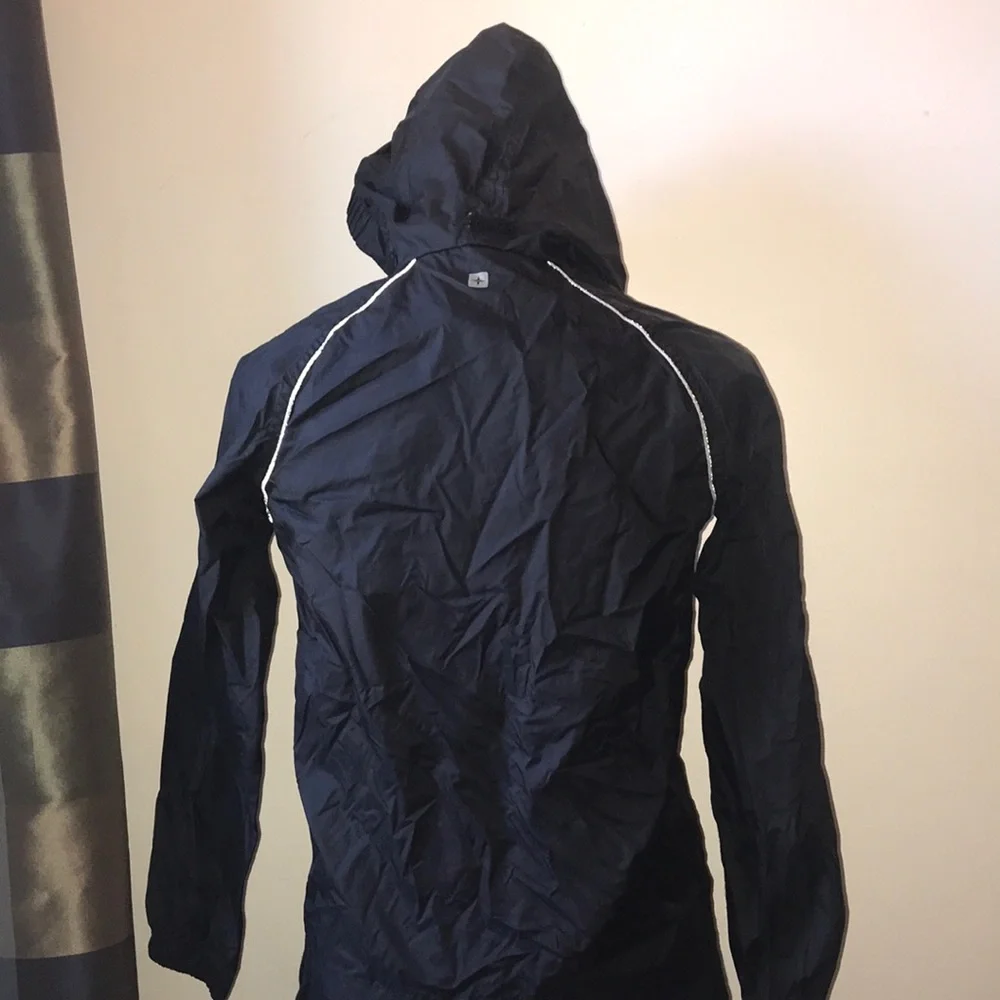 Mountain Hardware black windbreaker size 12